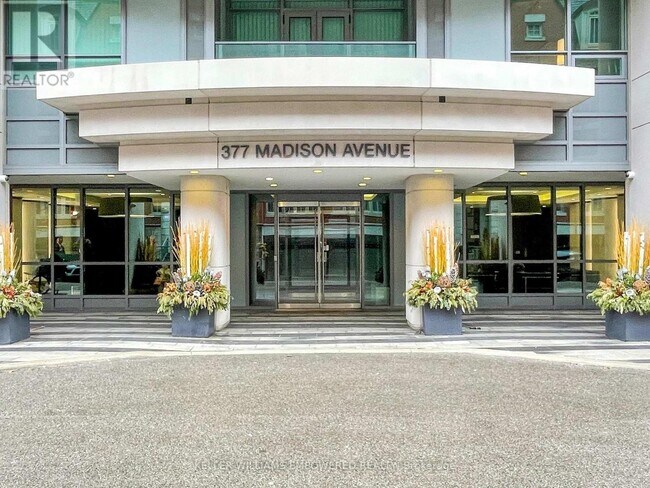 Photo - 377 Madison Ave Unité 307