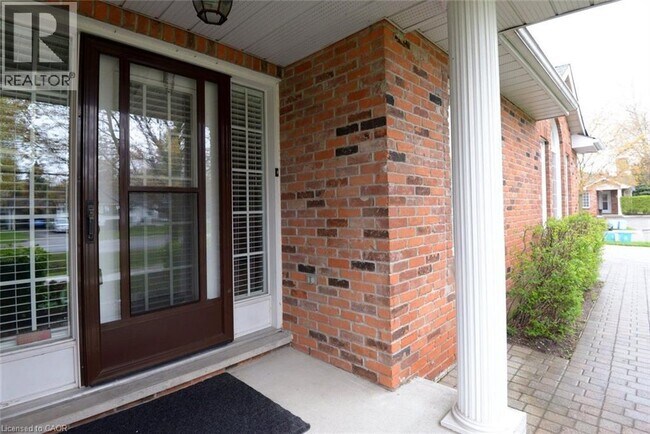 Photo - 210 Fiddlers Green Rd