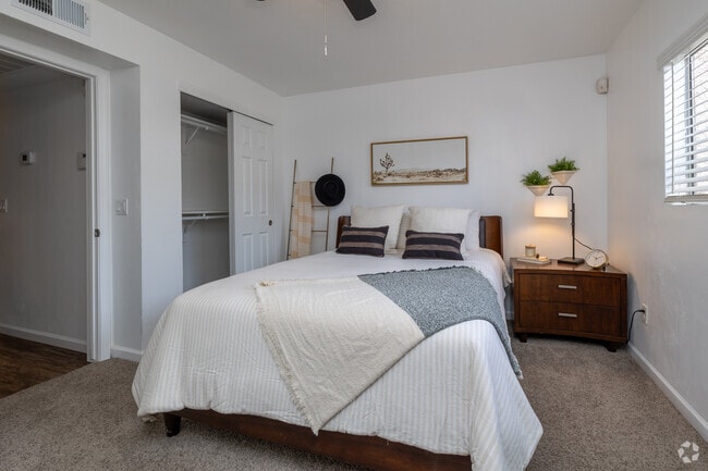 1BR, 1BA - 619SF - Bedroom