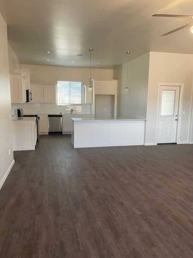 Photo - Spacious 4 bed 3 bath home