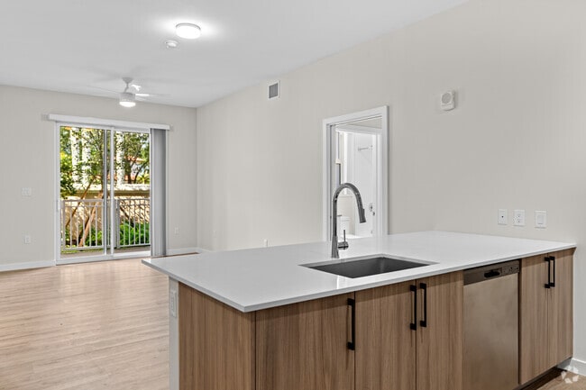 2BR, 2BA - 908SF - Entrance