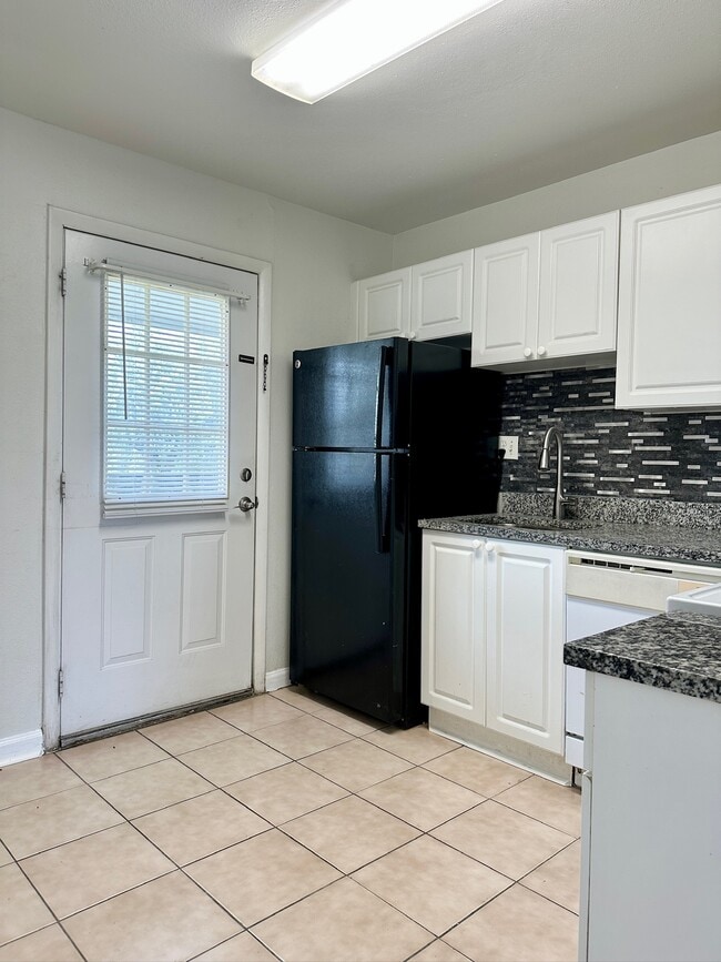 Photo - 203 Pine Tulip Ct