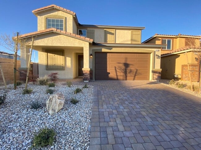 Building Photo - 4 BED 2.5 BATH 2 CAR GARAGE,  LARGE CORNER... Rental