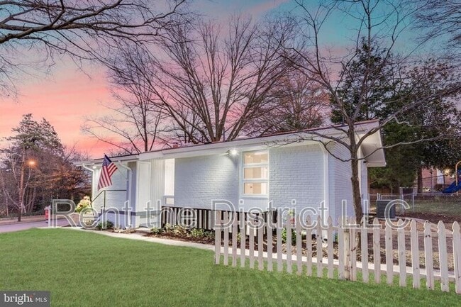 Building Photo - 4234 South Dakota Ave NE