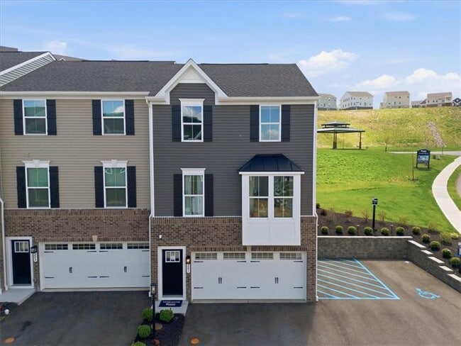 Building Photo - 201 Yellowwood Ct