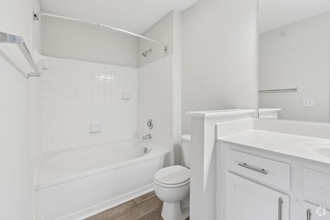 2BR, 2BA 1,533SF - Primary Bathroom