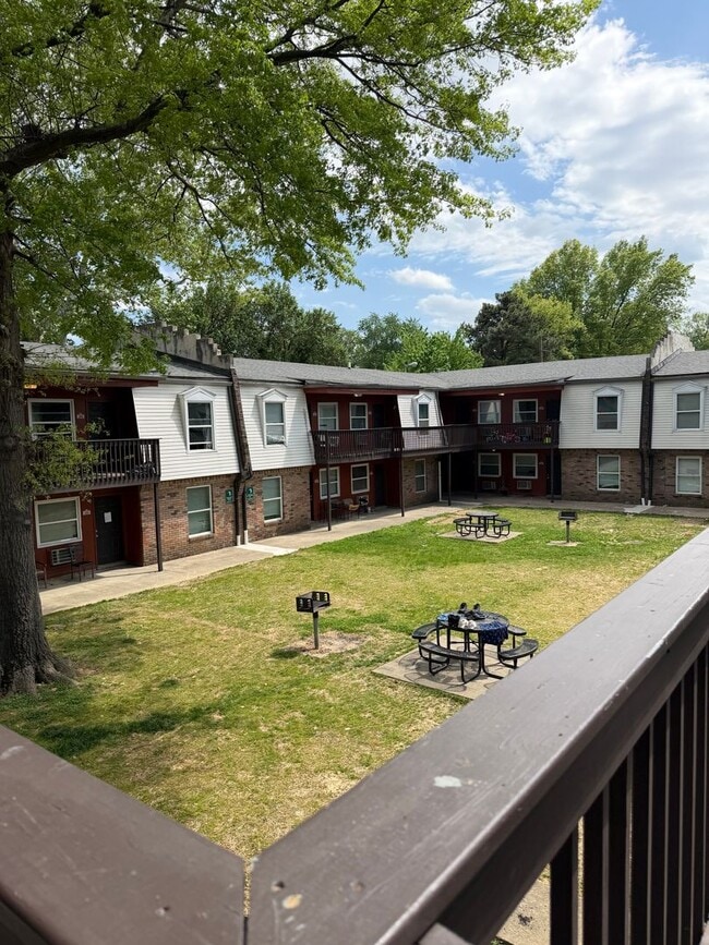 Photo - Spacious 1–3 Bedroom Apartments in South Louisville | Cedar Chase Unit 112
