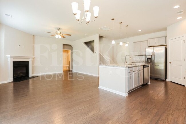 Photo - 817 Neosho Ct
