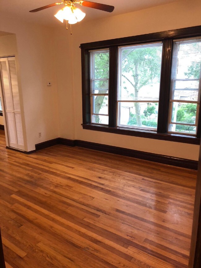 Photo - 3301 N Monticello Ave Unidad 2