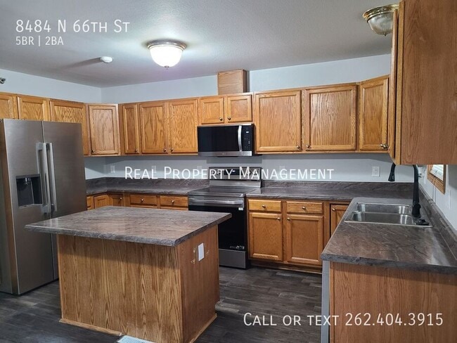 Photo - 8484 N 66th St