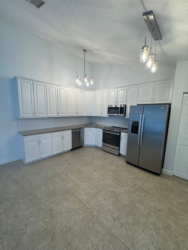 Building Photo - 5604 Eagle Lake Dr Rental