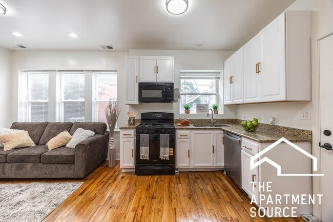 Photo - 3849 W Ainslie St Unit 1