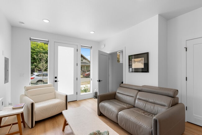 Photo - 6201 N Amherst St