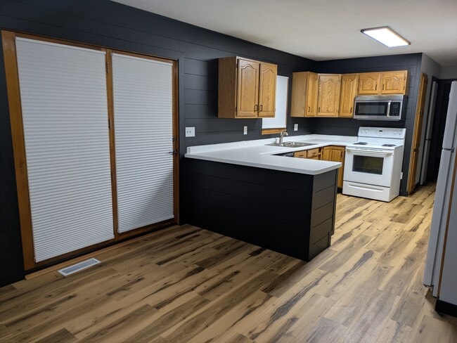 Cocina y comedor - 2222 Diagonal Rd