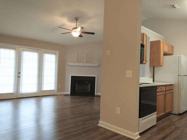 Photo - 906 Pelham Square Way Unidad 906