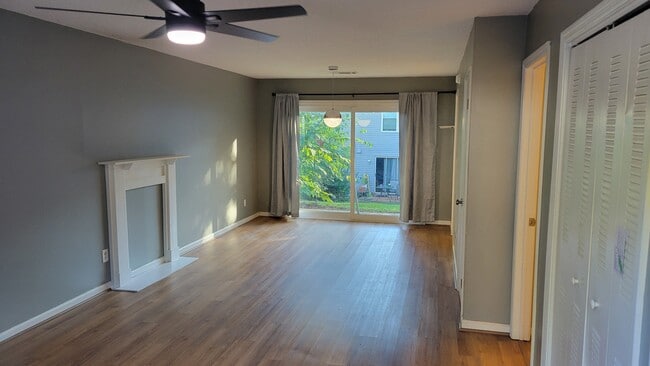 Photo - 343 Leisure Ct