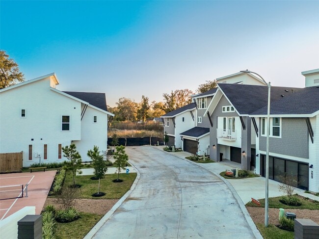 Building Photo - 7607 Victory Reserve St