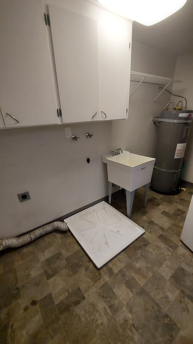 Photo - 10905 Vickery Ave E