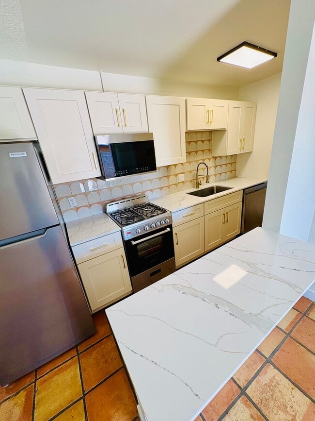 Photo - 1873 E University Dr Unit 3