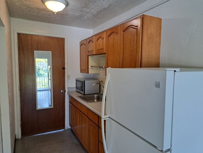 Photo - Large Studio w/Lanai Unit 7