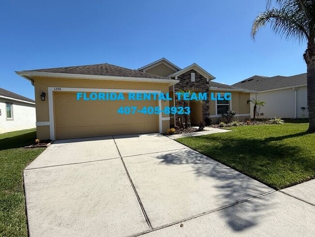 Building Photo - Spacious Groveland Home