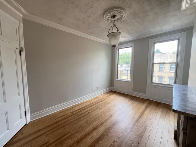 Building Photo - 492 Monmouth St Unit 3-L Rental