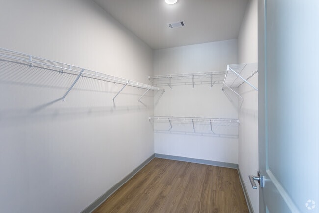 2BR, 2BA - 1,019SF - Primary Closet - The Belle at The Lamar