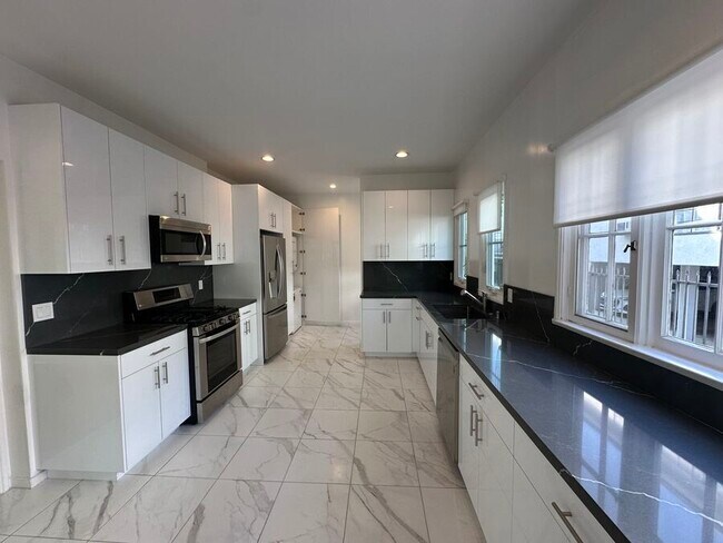 Photo - 1407 Laurel Ave Unit 1407A