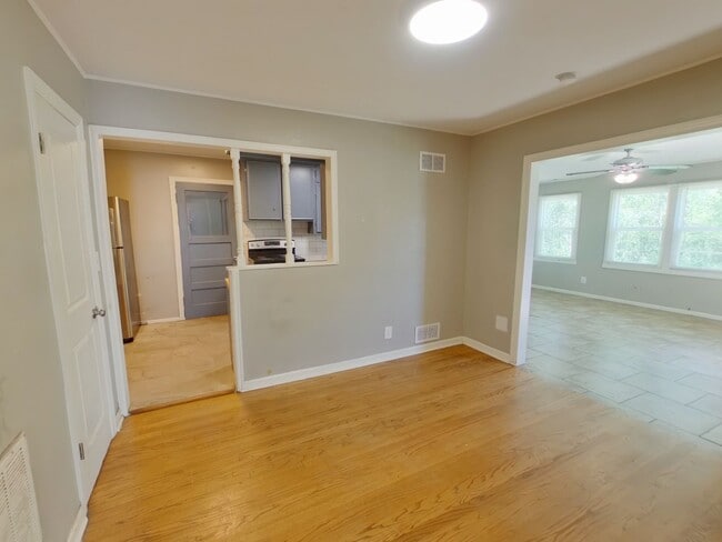 Photo - 430 N Jackson Heights St