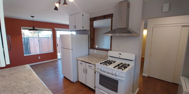 Photo - 4423 Plaza Vista Unit #B