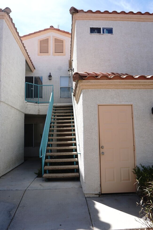 Building Photo - NEWLY RENOVATED 3BD/2BA CONDO W/ 2 CAR GARAGE Unit 263