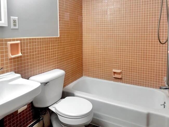 Photo - 2843 S Burdick St Unit D