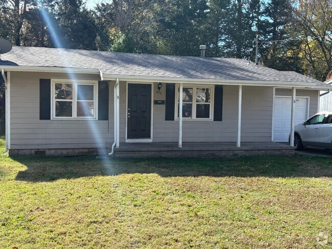 Building Photo - Great house close to Mercy Hospital