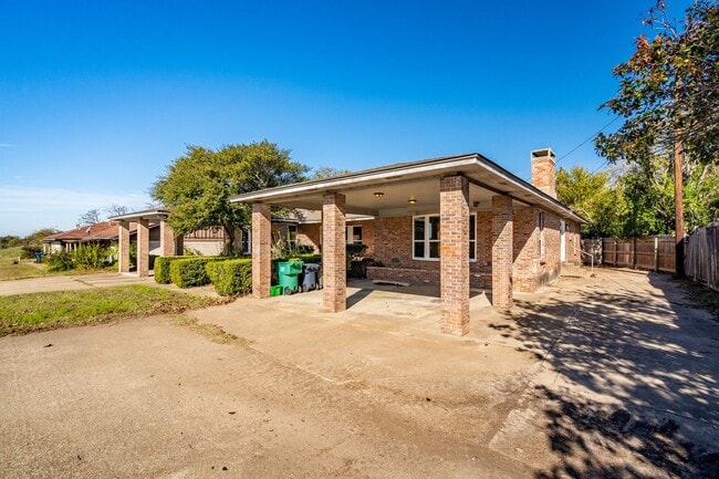 Photo - SW Loop 820 - 4304/4306 *Lease Up Only* Unidad 4304