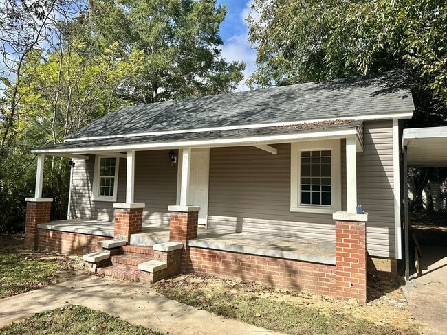 Photo - Recently Renovated 2-Bedroom Home in Hende...