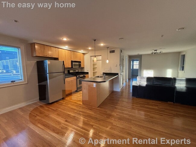 Building Photo - 1110 Massachusetts Ave Unit 3