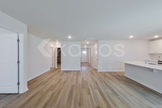 Photo - 100 Inez Ave