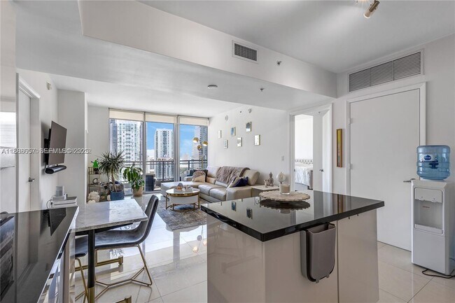 Photo - 92 SW 3rd St Unidad 3012