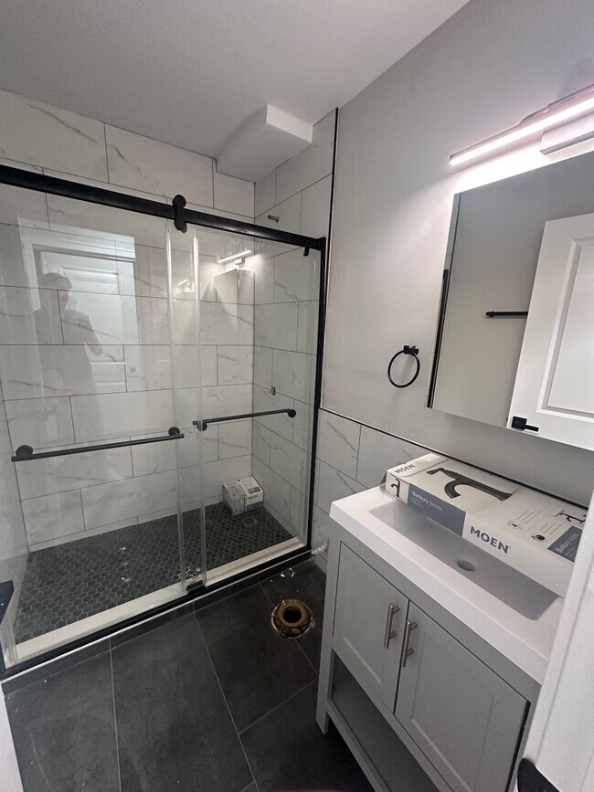 Photo - 541 W Oakdale Ave