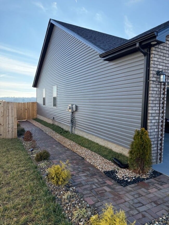 Photo - 3 Bedroom 2 Bathroom Home!