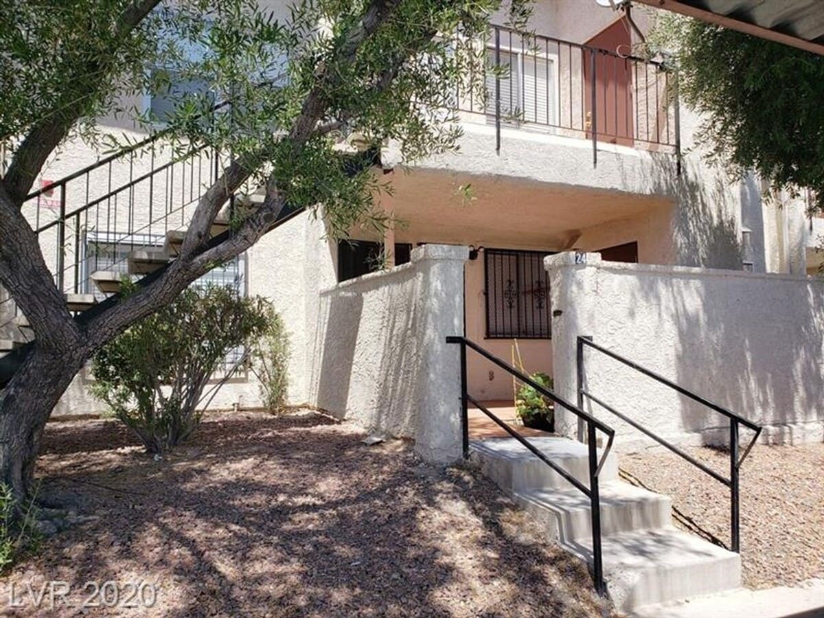 Modern Gated Condo Near the Strip with Pool & Covered Parking! - Modern Gated Condo Near the Strip with Pool & Covered Parking!