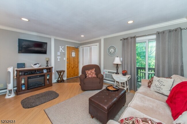 Photo - 305 Federal Hill Rd