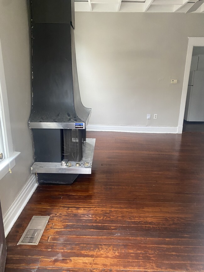 2096 Court Ave Unit 1
