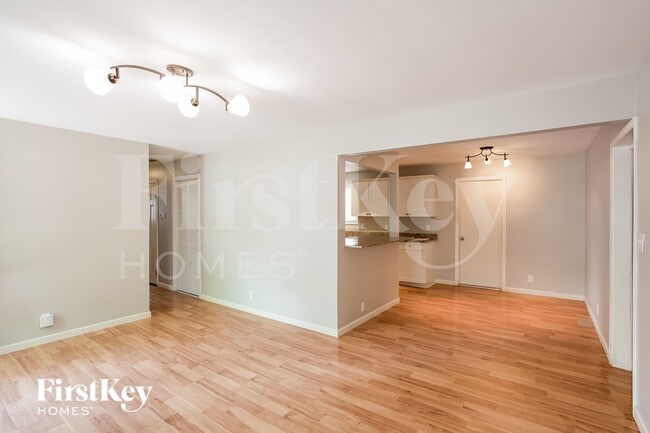 Photo - 10808 Ruckle St