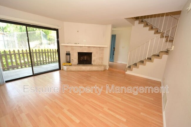 Photo - 564 Rosewood Ave