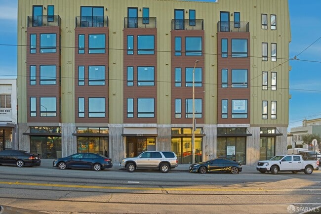 Building Photo - 3945 Judah St