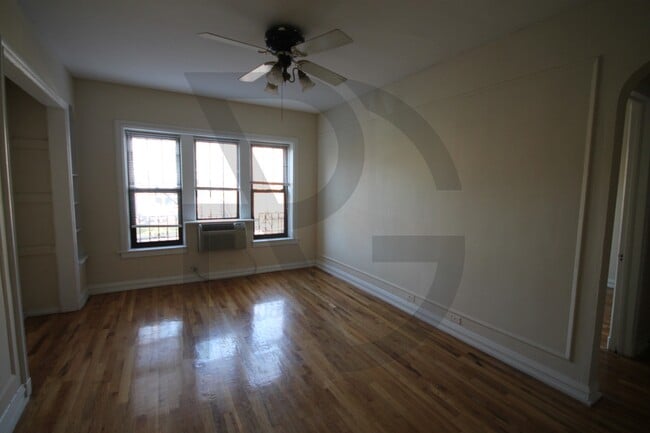 Building Photo - 851 W Wolfram St Unit 837-302