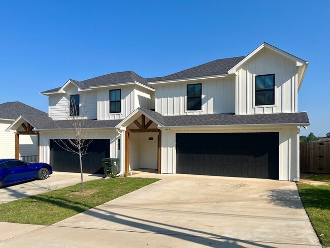 Building Photo - 14560 CR 2191 Unit 100