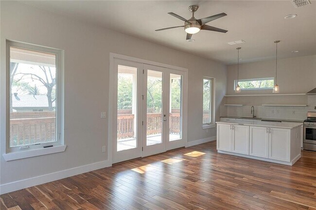 Photo - 2509 Del Curto Rd