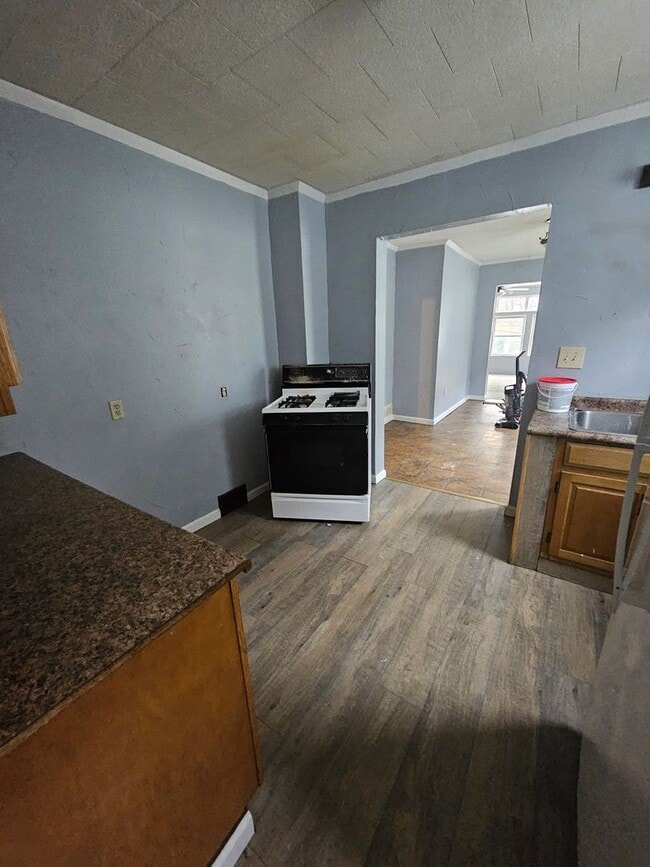 Photo - 652 E 4th St Unidad 652 E 4th St